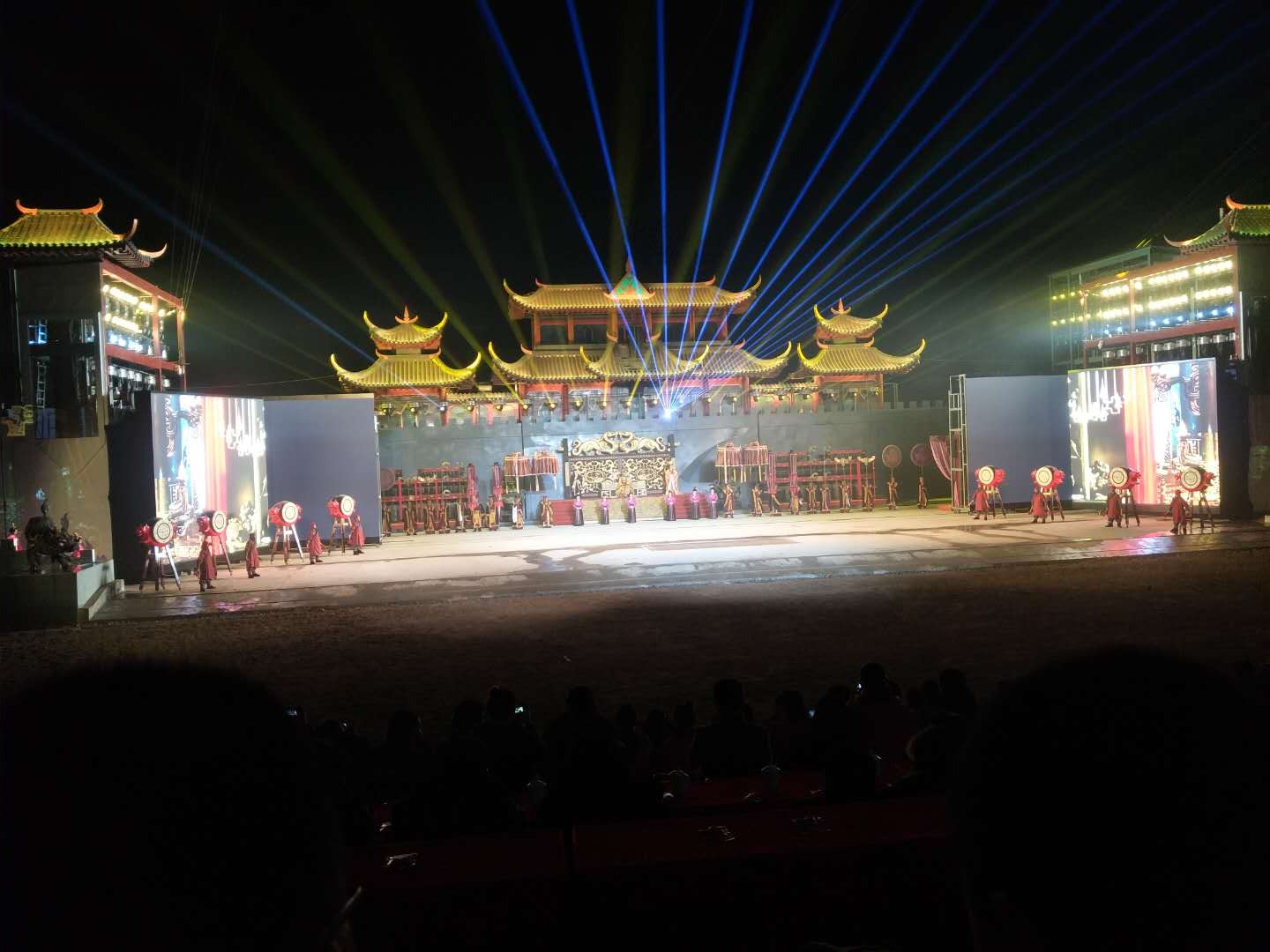 對開移動翻轉LED屏4